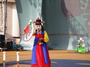 800px-korean_mask_dance-eunyul_talchum-06