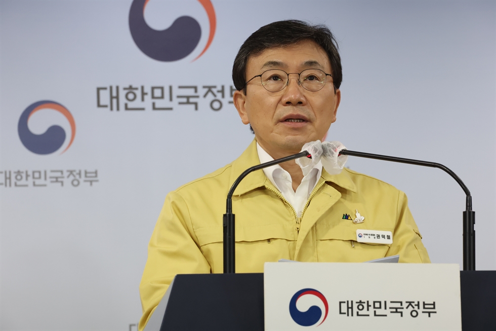 Ministrul Sănătății, Kwon Deok-cheol, în timpul unui interviu, desfășurat vineri la Complexul Guvernamental din Seul.