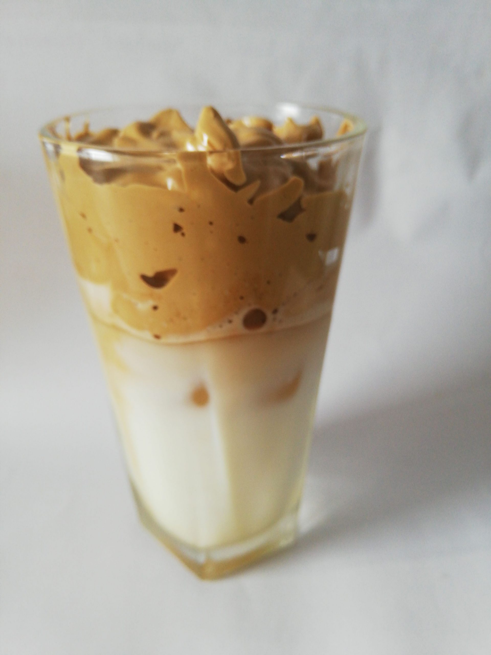 Am încercat cafeaua Dalgona – iată cum se prepară!