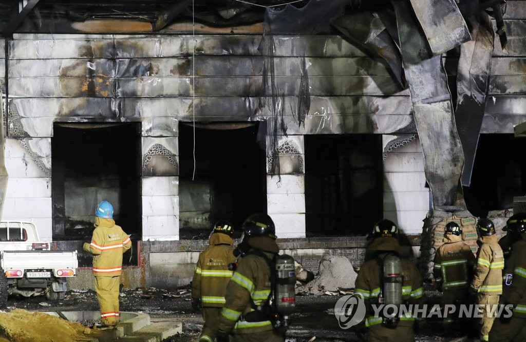 Cel puțin 38 de muncitori au fost uciși într-un incendiu de pe un șantier de depozitare din Icheon, Coreea de Sud
