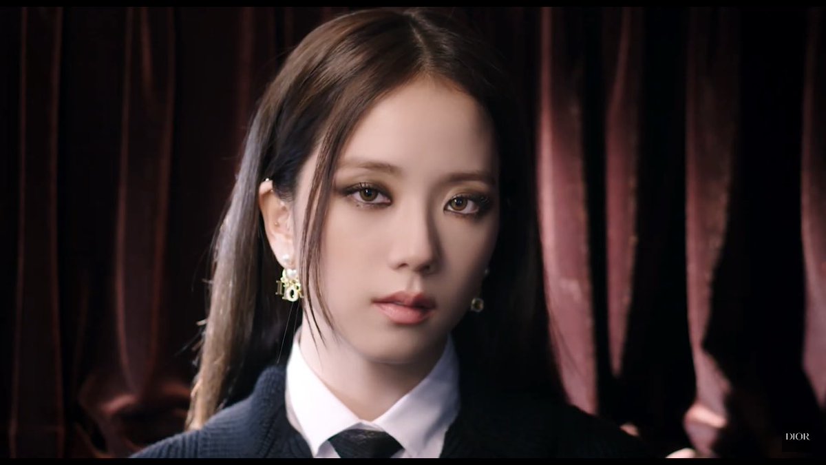 Jisoo din BLACKPINK a fost numită oficial ambasadoare Dior, atât pentru modă, cât şi pentru frumuseţe