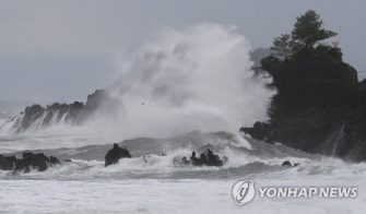 Insula Jeju, lovită de taifunul Chanthu, în această dimineață. Pagubele sunt semnificative