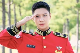 Taemin din SHINee arată elegant în noi fotografii de la trupa militară + răspunde la întrebări despre viața militară