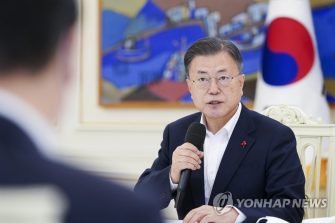 Președintele Moon Jae-In solicită marilor companii să angajeze tineri în continuare