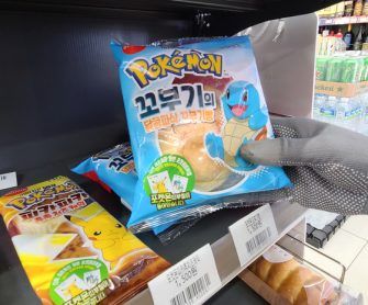 Sud-coreenii, încă înnebuniți după stickerele cu Pokemon