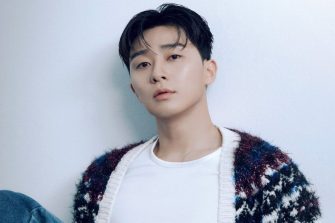 Park Seo Joon iese din carantină și pleacă în Ungaria pentru filmări alături de IU