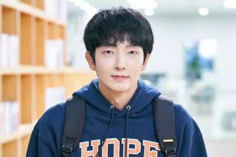 Lee Joon Gi a încetat filmările pentru „Again My Life” după ce a fost testat pozitiv la COVID-19