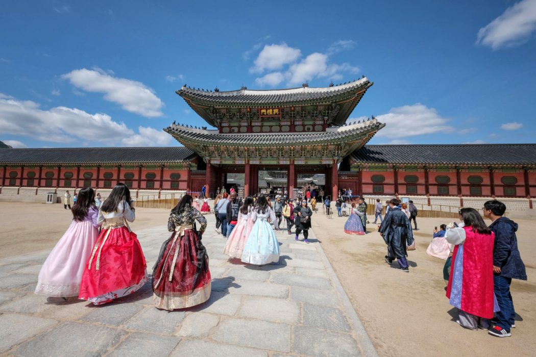 Seoul, South Korea – April 2018 : Tourist wearing traditional dr