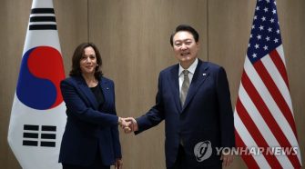 Președintele coreean Yoon Suk-yeol și vicepreședintele SUA Kamala Harris s-au întâlnit pentru a discuta mai multe aspecte
