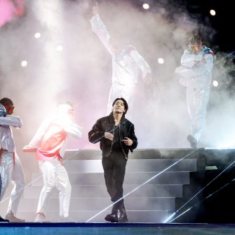 Jungkook, interpretare legendară la ceremonia de deschidere a Cupei Mondiale din Qatar