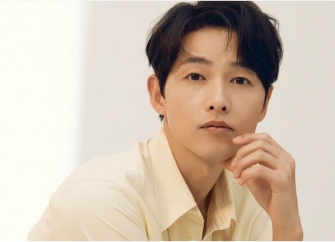 Song Joong Ki confirmă faptul că se află într-o relație! Cine e femeia care i-a furat inima
