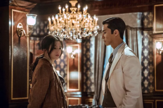 Park Seo Joon și Han So Hee se luptă pentru a supraviețui unei perioade întuneecate în noua serie Netflix „Gyeongseong Creature”