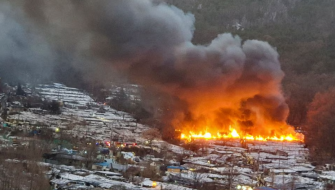 Incendiu devastator într-un cartier sărac din Seul! 500 de persoane, evacuate şi 60 de locuinţe distruse