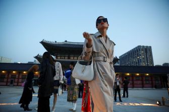 Prezentare de modă spectaculoasă: noul şi vechiul se reunesc într-o defilare Gucci la Palatul Gyeongbokgung din Seul