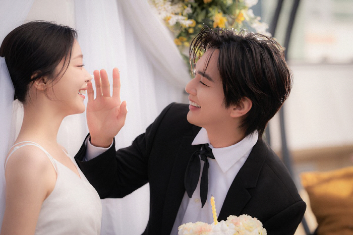 Actorul Yoo Seung Ho – îți surprinde fanii cu fotografii de “nuntă” alături de actrița Choi Hee Jin. Fanii pot răsufla ușurați!