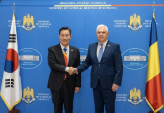 Ministrul apărării a avut o întrevedere cu omologul sud-coreean. România va cumpăra din Coreea de Sud 54 de obuziere K9 Thunder