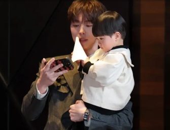 Bae In Hyuk, „expert” în dădăcit: Imagini adorabile de la conferința de presă a noii drame „Our Universe”