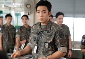 Lee Sang Yi îi ține pe soldații din bucătărie cu sufletul la gură cu gusturile sale rafinate în noul serial „The Legend of Kitchen Soldier”