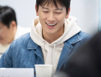 Ji Sung, Ha Yun Kyung și alți actori impresionează la prima lectură a scenariului pentru noua dramă „The Apartment Job”
