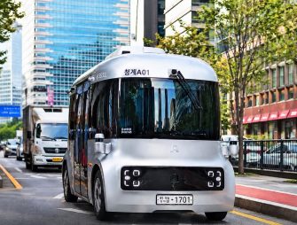 Seulul introduce un autobuz autonom de noapte. Cât costă călătoriile și după ce program circulă VIDEO