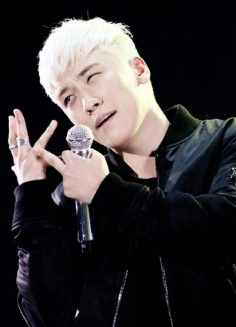 Fostul membru BIGBANG, Seungri, ar urma să devină tată în ianuarie 2027. Presa sud-coreeană scrie că artistul s-ar pregăti și de căsătorie